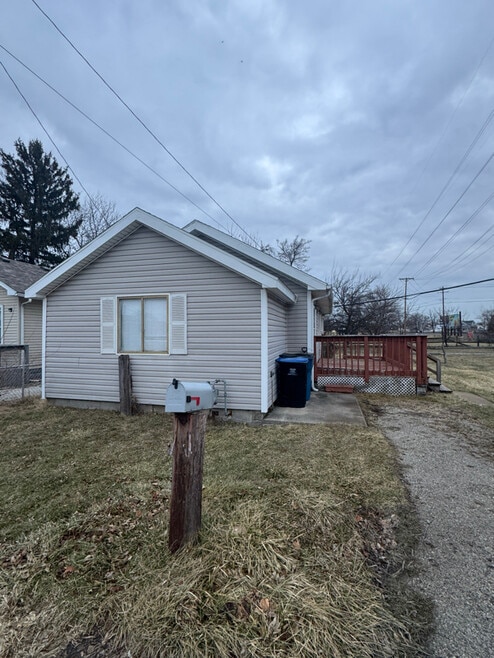 Building Photo - 2165 Oakdale Ave