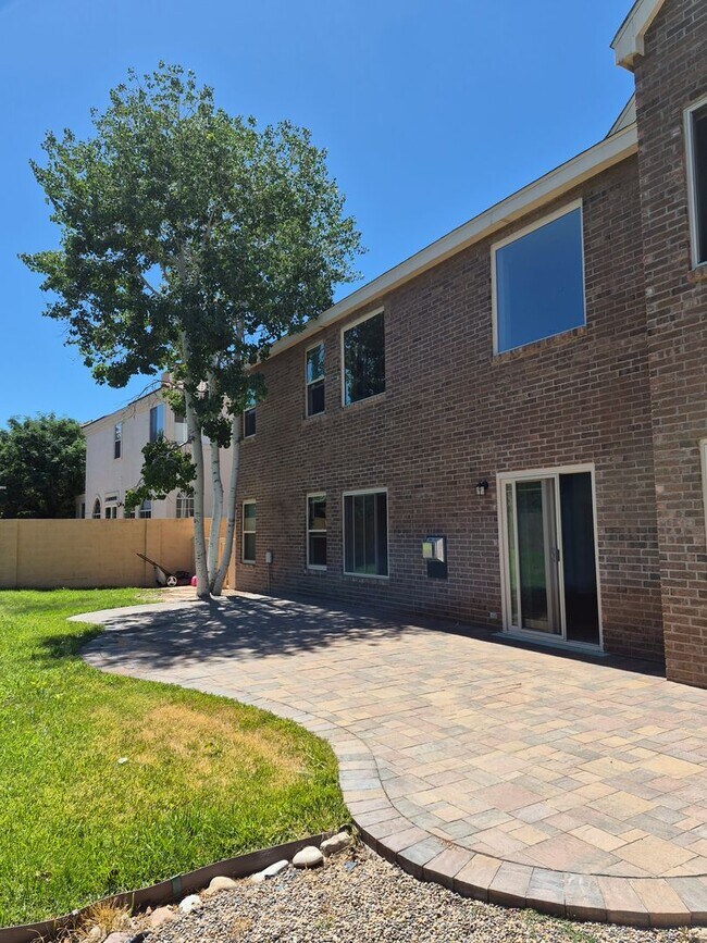 Building Photo - FIVE BEDROOMS GEM-NORTH EAST HEIGHTS