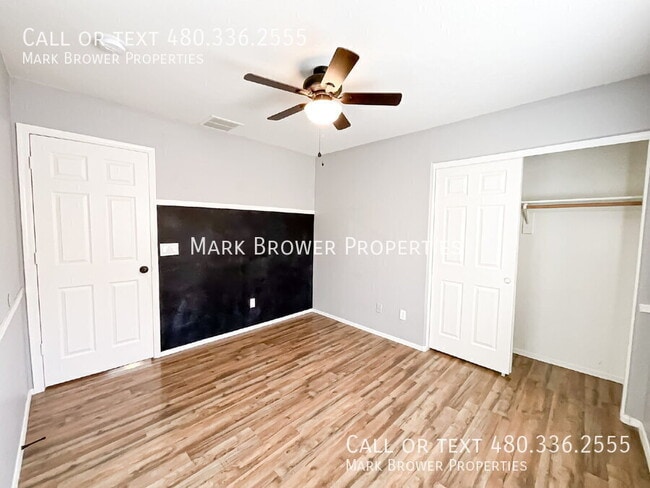 Building Photo - 1255 E Elm Rd