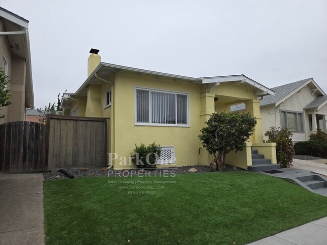 Building Photo - Super Cute 2 bedroom House in the heart of...