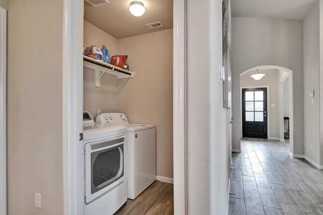 Building Photo - 388 Kendall Crest Dr
