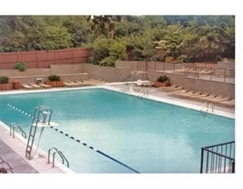 Building Photo - Brook House -A1115