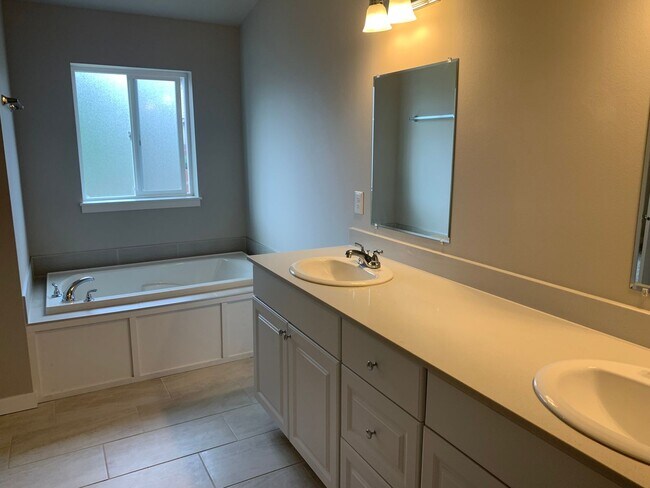 Building Photo - Fantastic 3 Bedroom Home In New Neighborhood