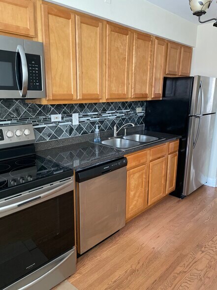 Kitchen - 1427 Homestead Rd