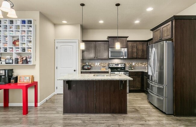 Building Photo - 2833 25th Ave