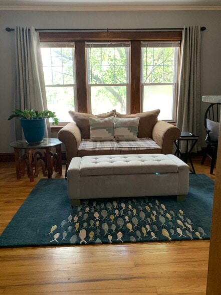 living room - 5351 W Berteau Ave