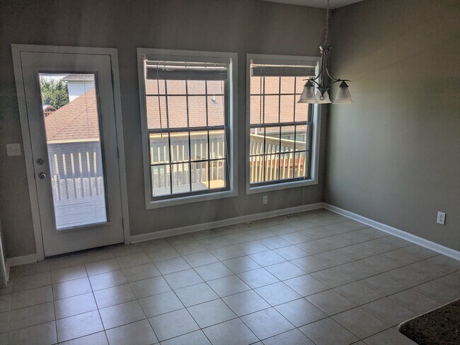 Building Photo - 1011 Blue Bonnet Ct