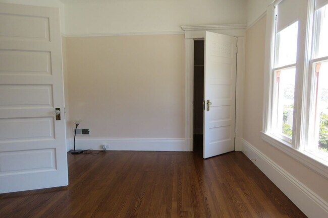 Building Photo - Noe Valley House - 3 beds-1.5 baths - VIEW - garage