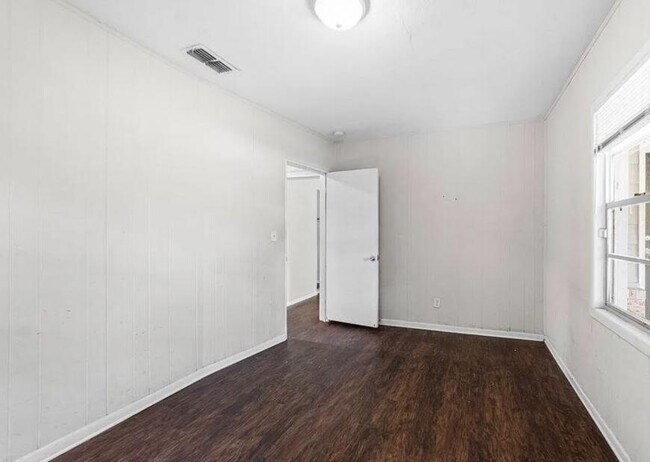 Building Photo - 3 bedroom in Jacksonville FL 32208