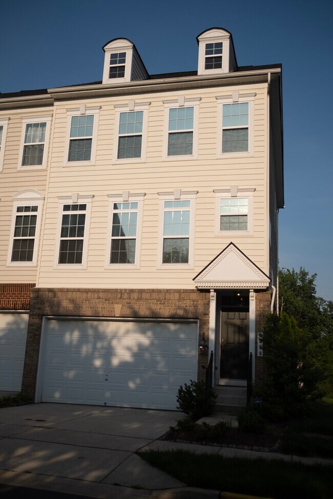 Building Photo - 8319 Gibbs Way