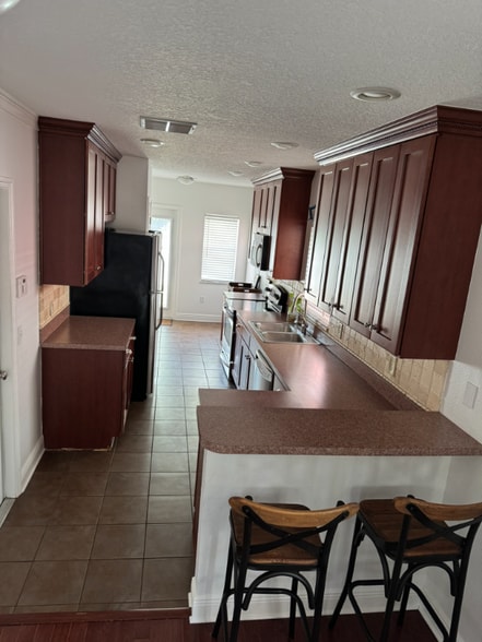 Building Photo - 2117 W Spruce St