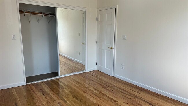 Building Photo - 48 Buckley St