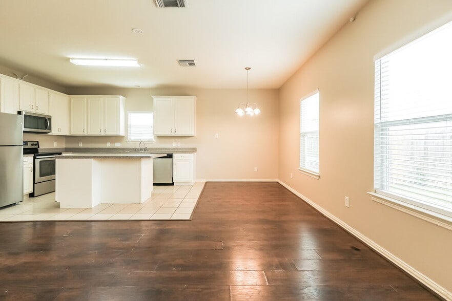 Building Photo - 21302 Berry Ridge Ln