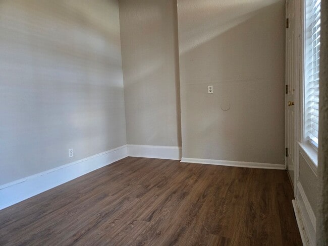Building Photo - 1 Bed 1 Bath Apartment Cap Hill