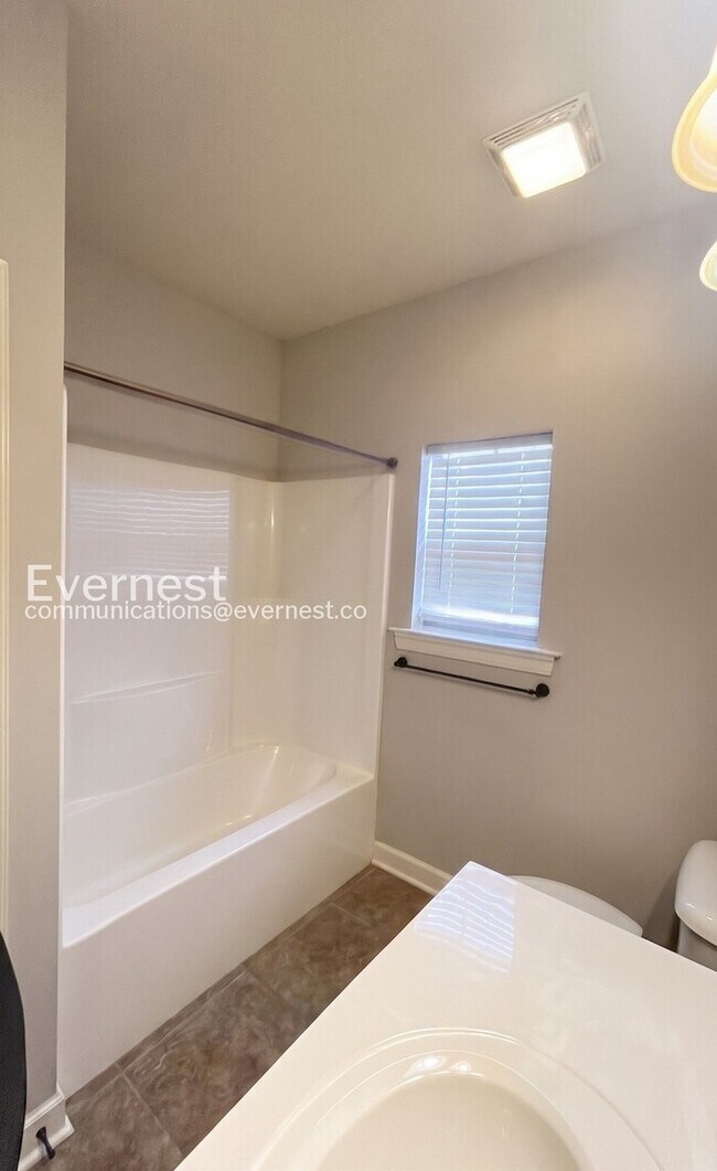 Building Photo - 2835 Plateau Dr