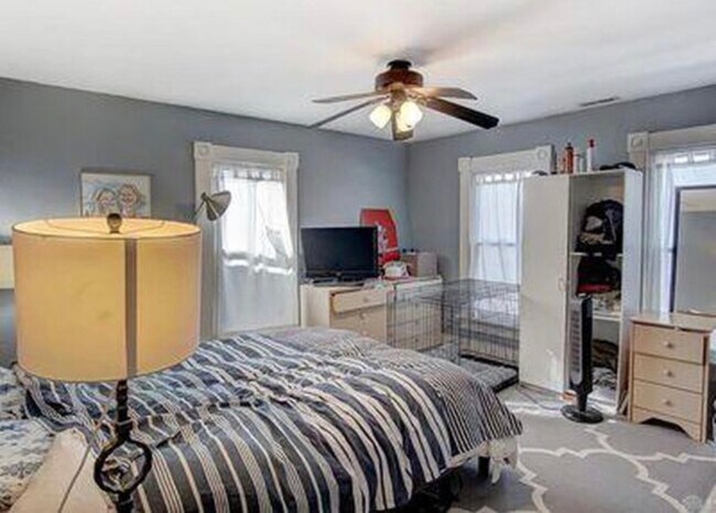 Building Photo - 10 /12 Garret St