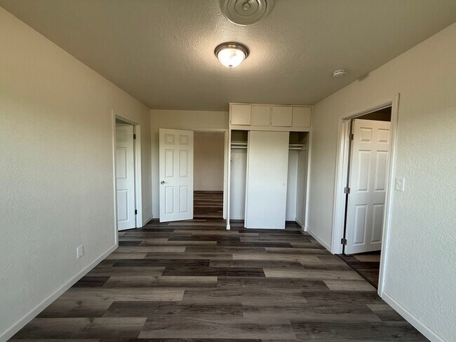 Building Photo - Updated Country Home with Shop!!