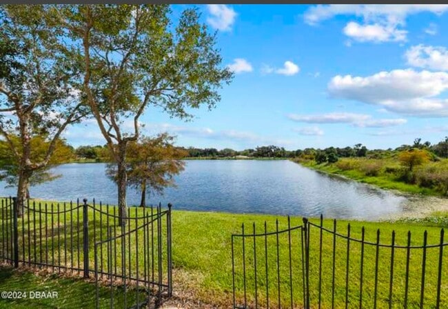 Building Photo - 3 bed 2 bath Townhome