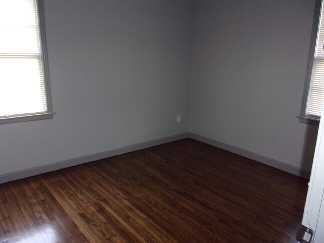 Building Photo - 1150 W. Lexington