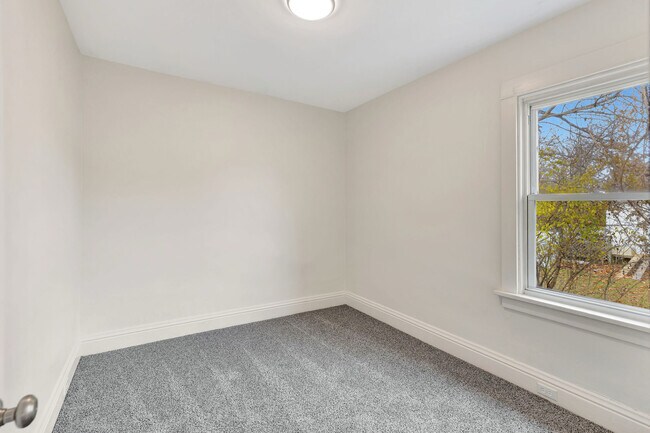 Building Photo - 6985 Beechmont Ave