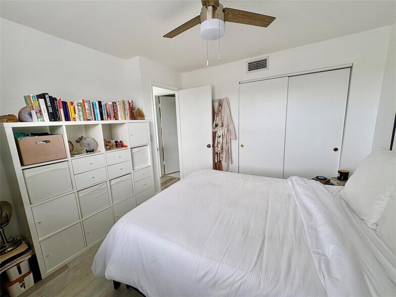 Building Photo - 4832 Grapevine Way