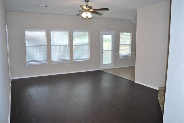 Building Photo - 3015 Scenic Glen Dr