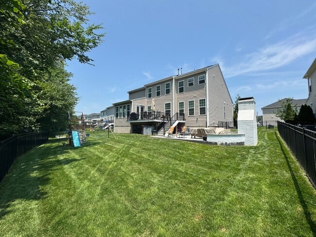 Building Photo - Amazing 6 Bed 5 Bath Single Family Home Wi...