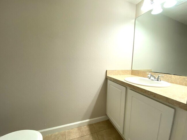 Building Photo - Spacious 3 Bedroom Port Orange Townhome!