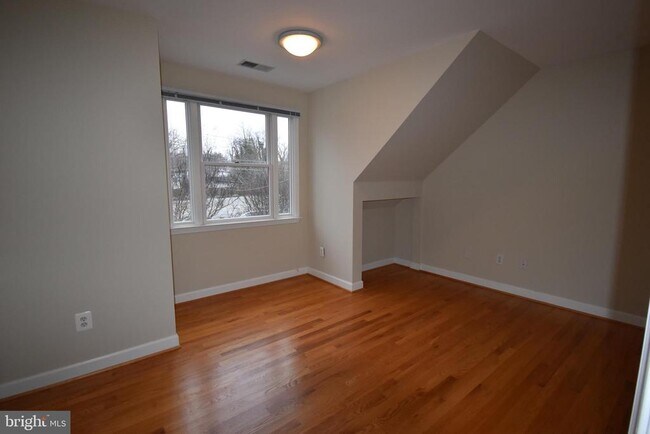 Building Photo - 3123 7th St N
