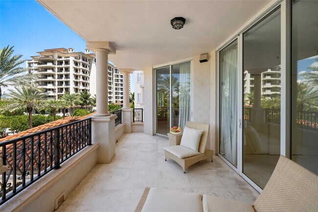 Building Photo - 7133 Fisher Island Dr