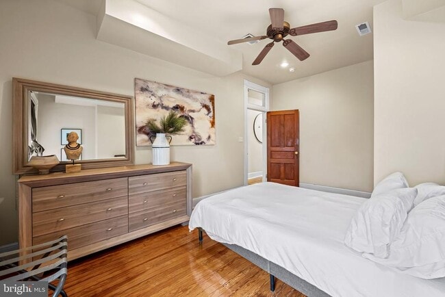 Building Photo - 1402 Light St