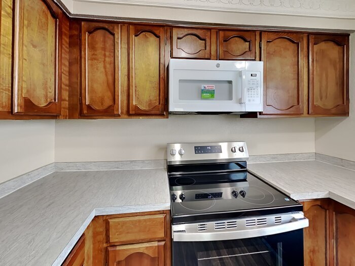 Building Photo - 2855 Pilgrims Point Dr