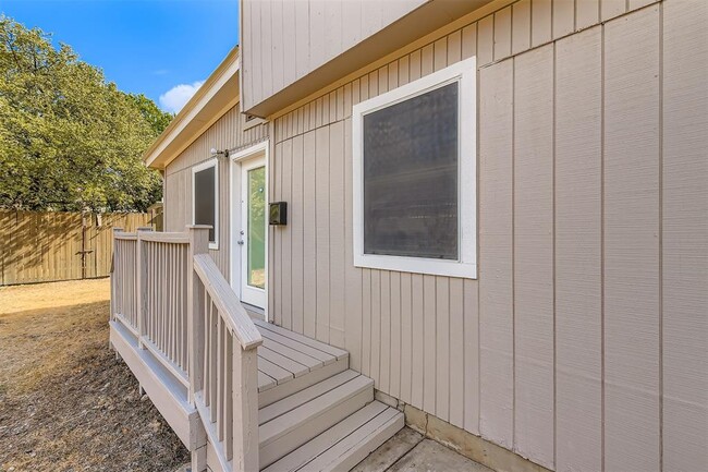 Building Photo - 3320 Blumie St