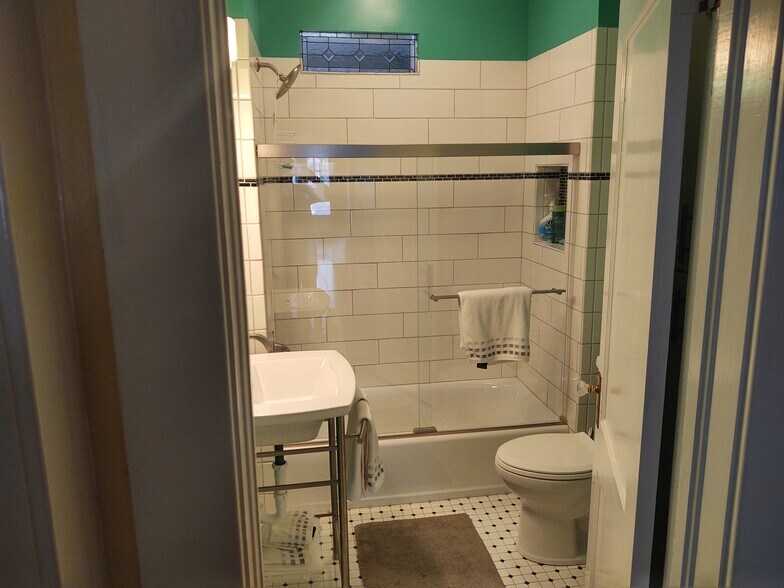 Building Photo - 1427 Stovall St