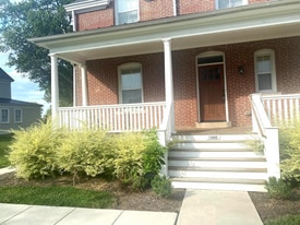 Building Photo - 1306 Officers Row