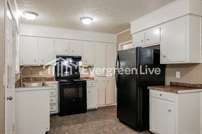 Building Photo - 205 Larado Dr