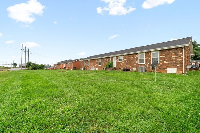 Building Photo - 147 Darlene Dr