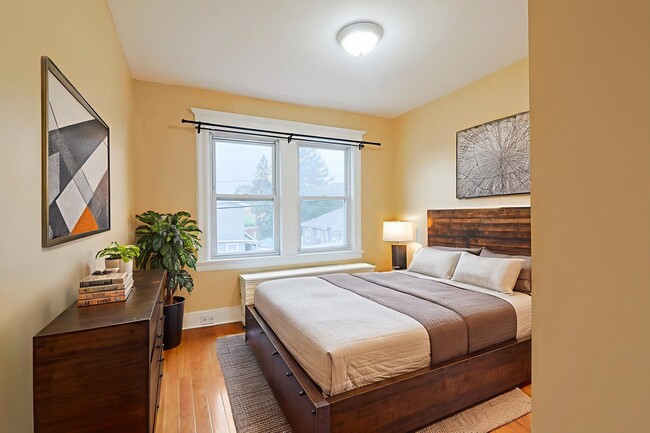 Building Photo - 711 74th St