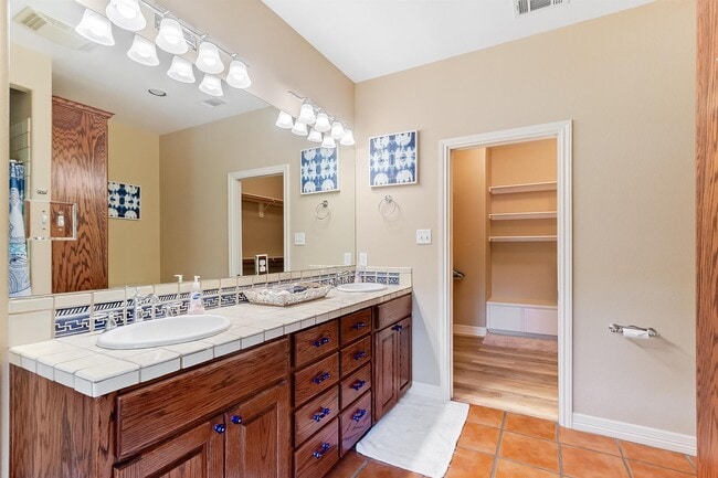 Building Photo - 327 Elm Lodge Dr