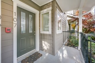 Building Photo - 2 bedroom 2.5 bathrooms. 1 parking space only.