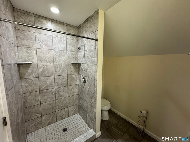 Building Photo - 423 Whalley Ave