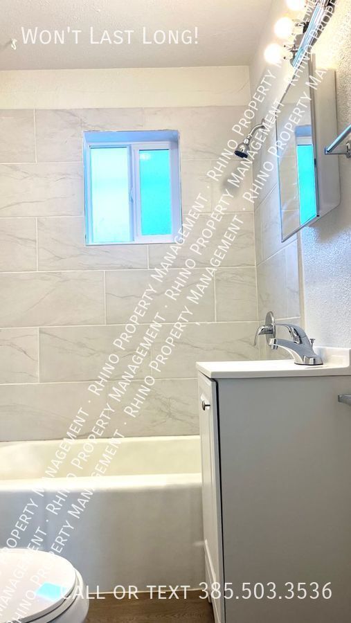 Building Photo - PRICE REDUCED! 1 Bedroom/1 Bathroom Apartm...