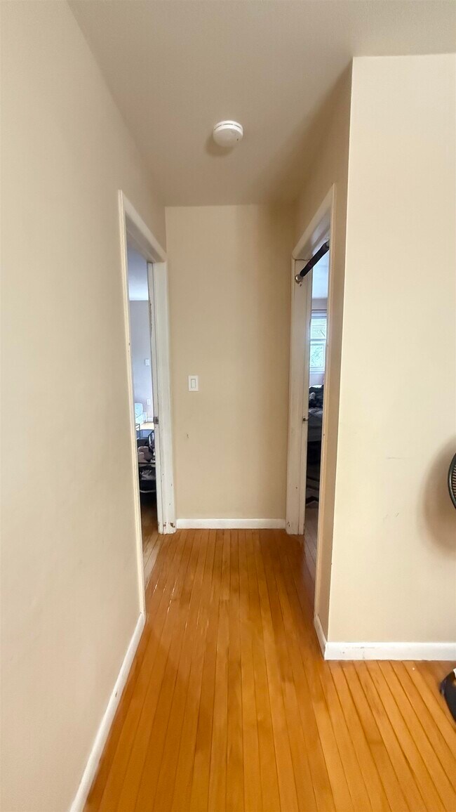 Building Photo - 172 W 24th St