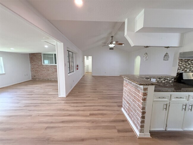 Building Photo - 12214 Corona Ln