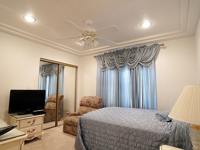 Building Photo - 3-Bedroom with 2 Baths and Spacious 2002 Sq Ft in Los Angeles!