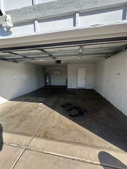 Building Photo - 3502 W Willow Ave