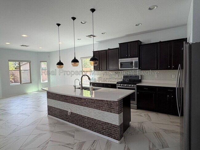Building Photo - 5164 W Quail Track Dr