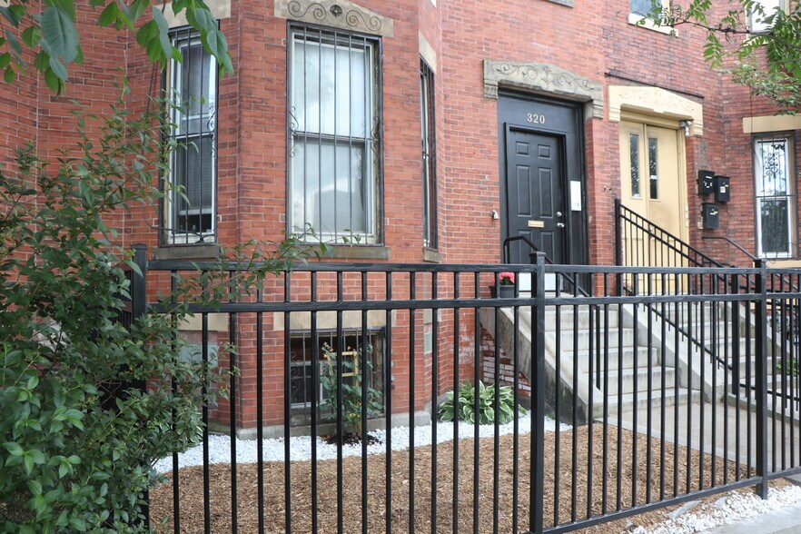 Building Photo - 320 Warren St