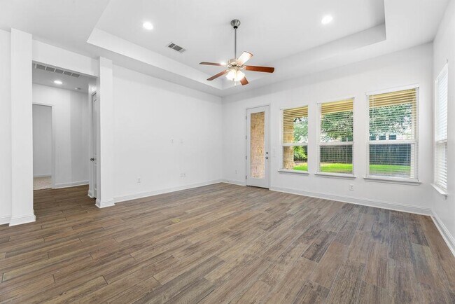 Building Photo - 5209 Mandevilla Dr