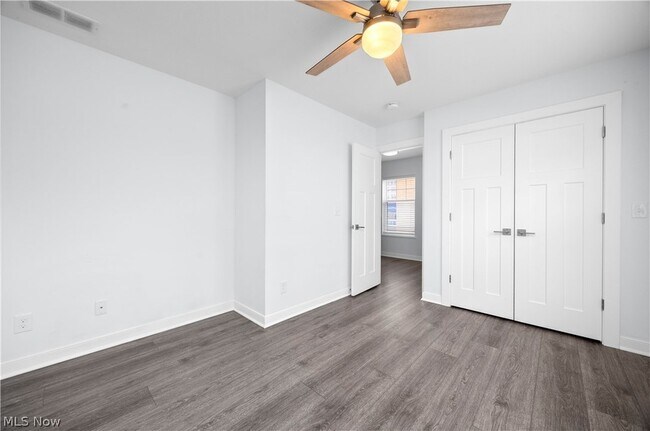 Building Photo - 2059 W 34th Pl